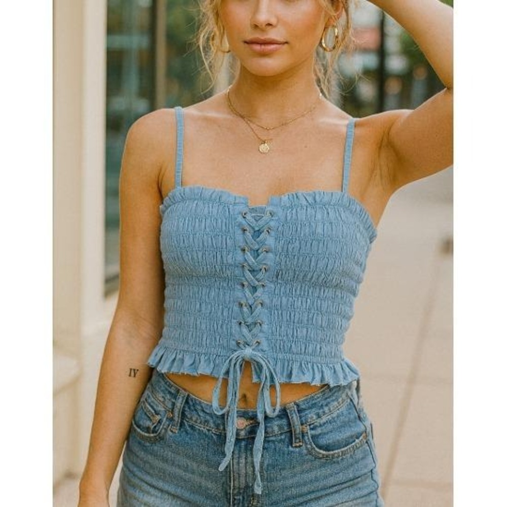 American Eagle Smocked Cami Women Small Blue Excellent Lace Up Cropped Tank Top‎ - Picture 2 of 4
